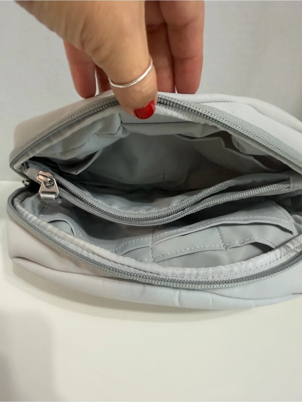 Urth Light Gray Electronics Zip Pouch